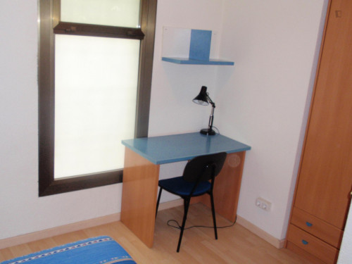 Inviting single bedroom in La Nova Esquerra de l'Eixample