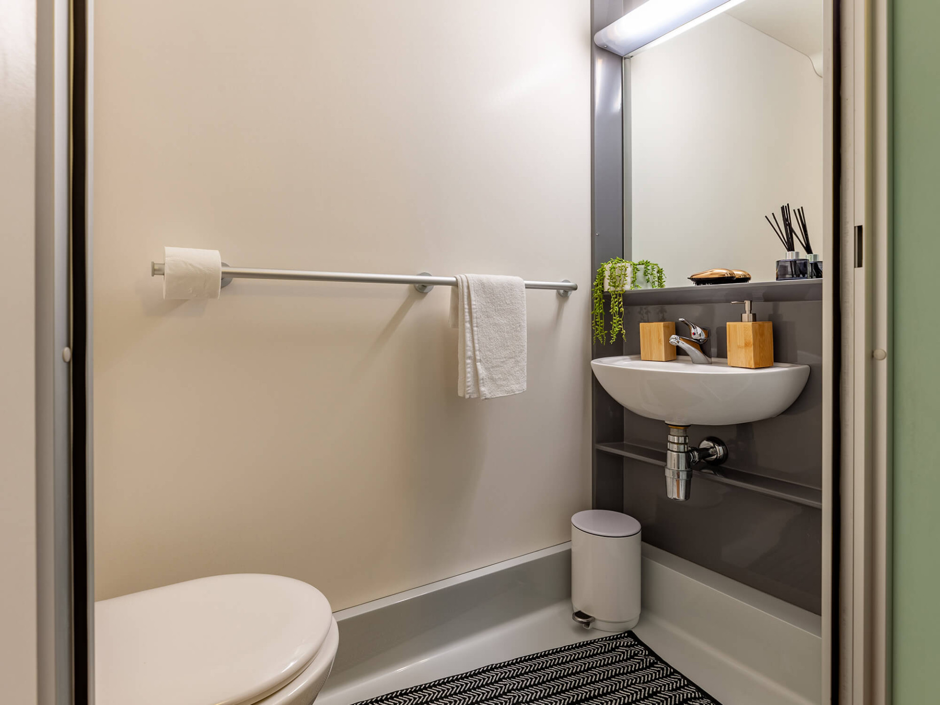  Premium Plus En-Suite  -  Kendrick Hall  - Gallery -  8