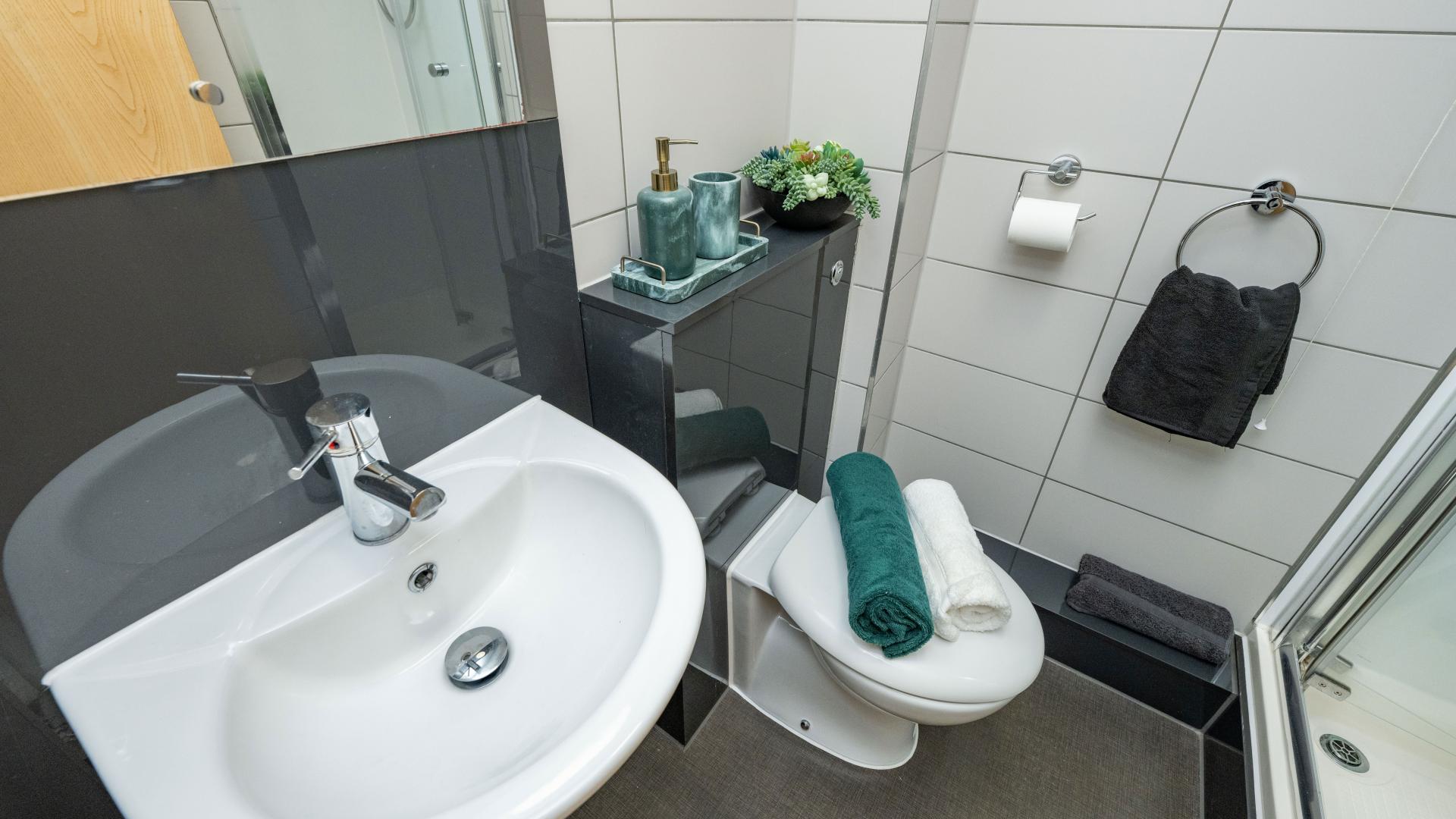 Classic Plus En-Suite - Paddington Park House - Gallery - 15