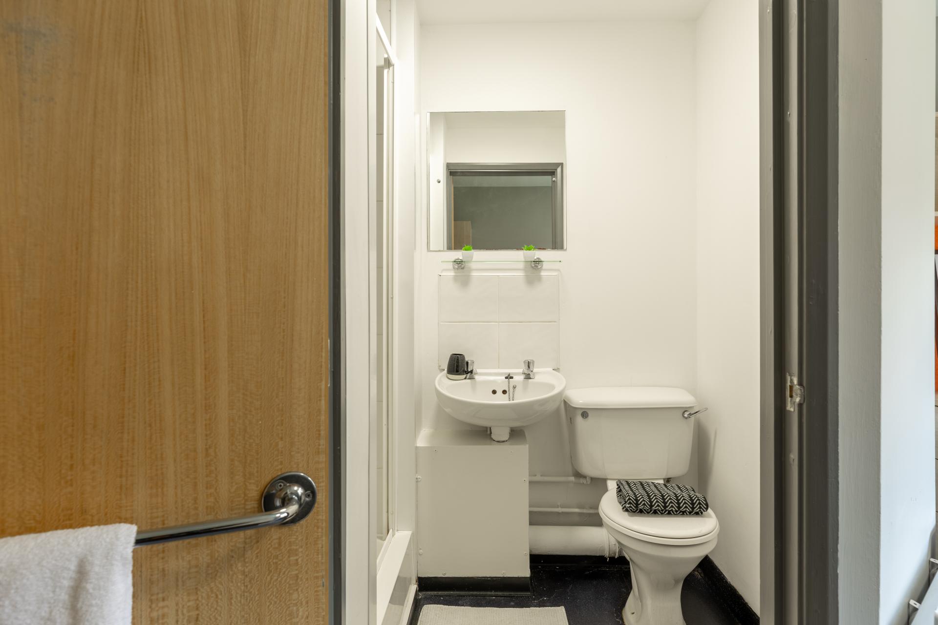 Classic En-Suite - 1