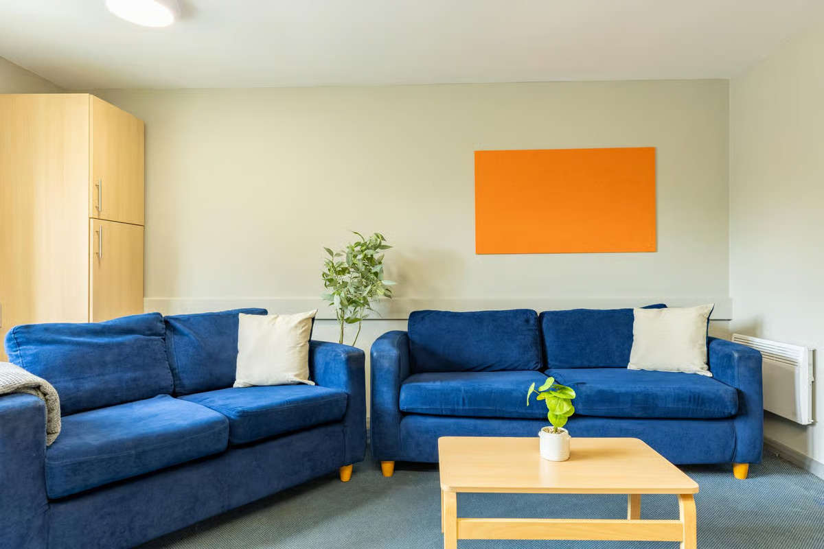 Classic 3 Bed Flat - Calthorpe Court - Gallery - 2