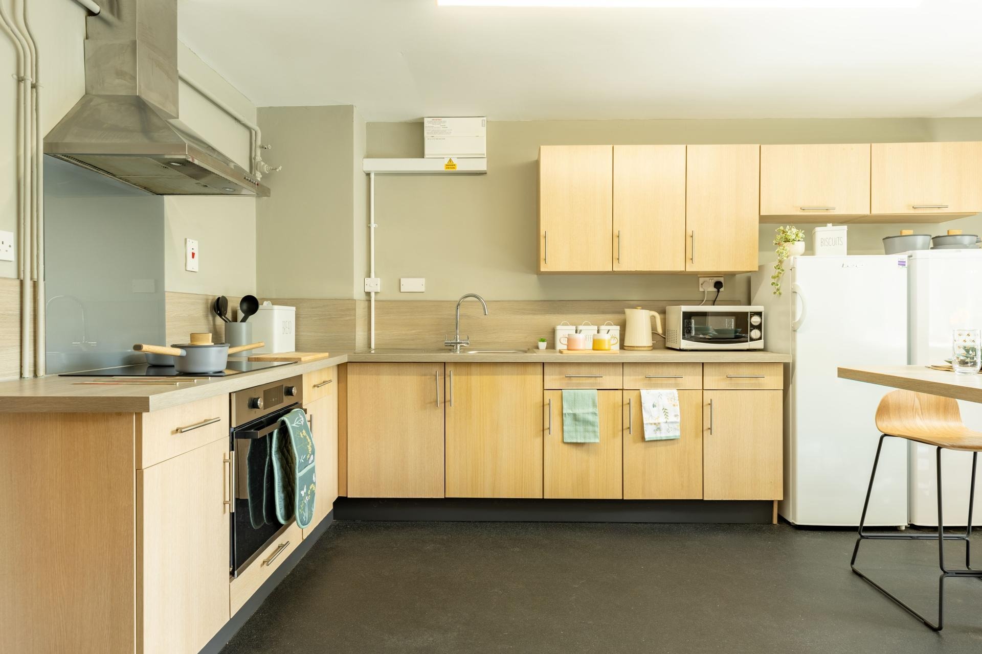 Standard En-Suite - Calthorpe Court - Gallery - 3