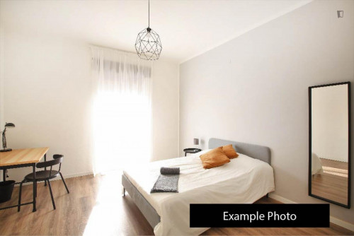 Neat bedroom in a 4-Bedroom apartment, close to Palazzo Ducale di Modena