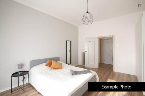 Neat bedroom in a 4-Bedroom apartment, close to Palazzo Ducale di Modena