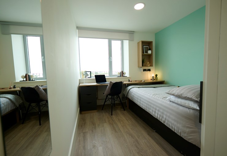 Gold En-Suite - Montrose Dublin - Gallery - 1