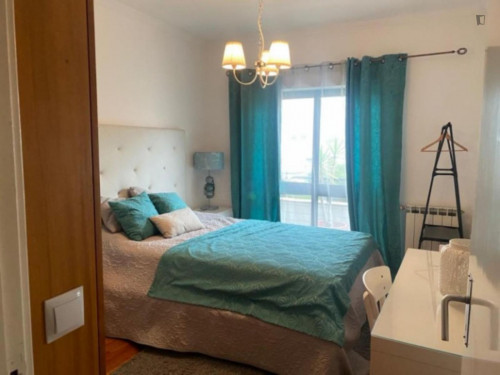 Welcoming double bedroom close to Braga train station