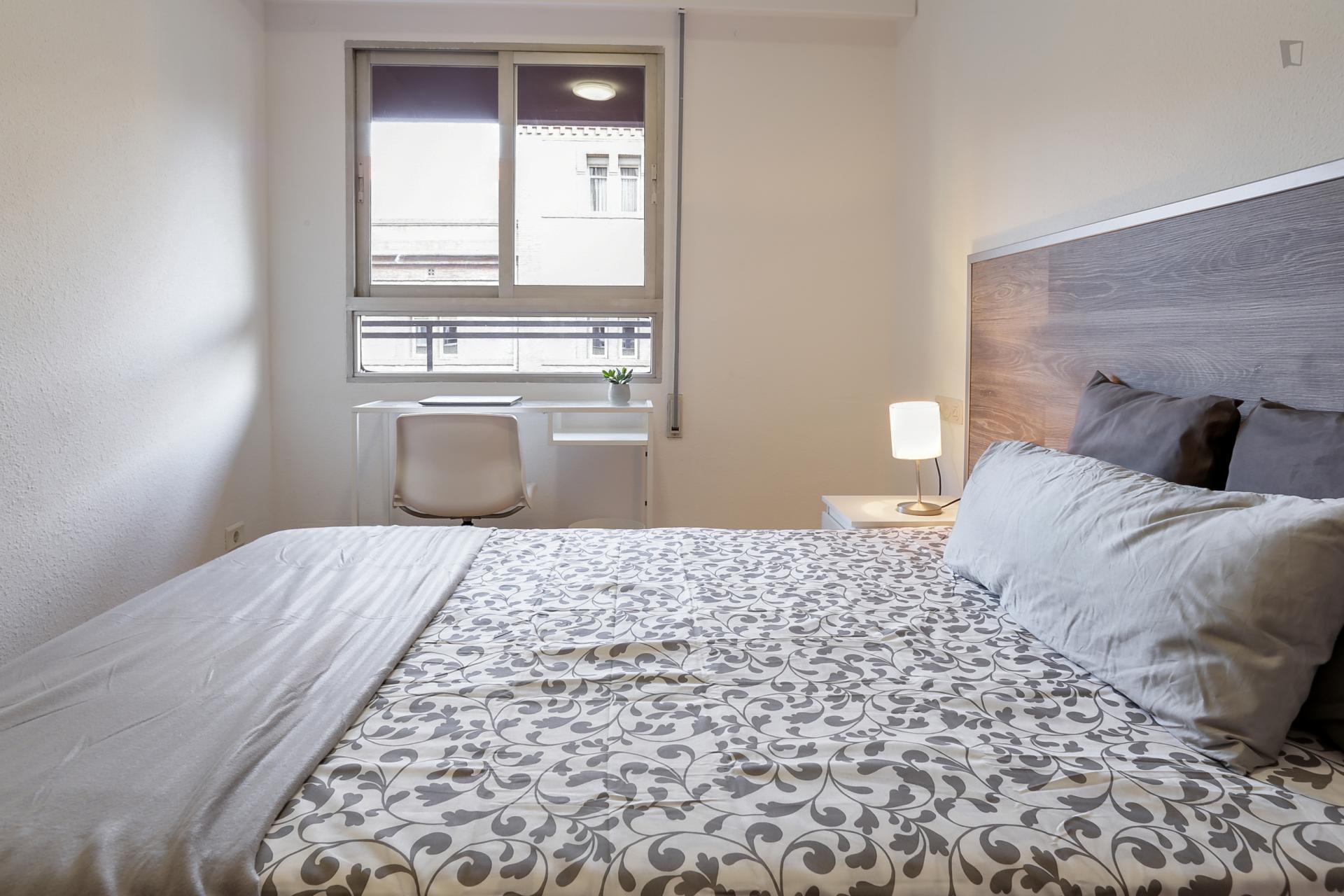 Pleasant double bedroom near Els Orriols