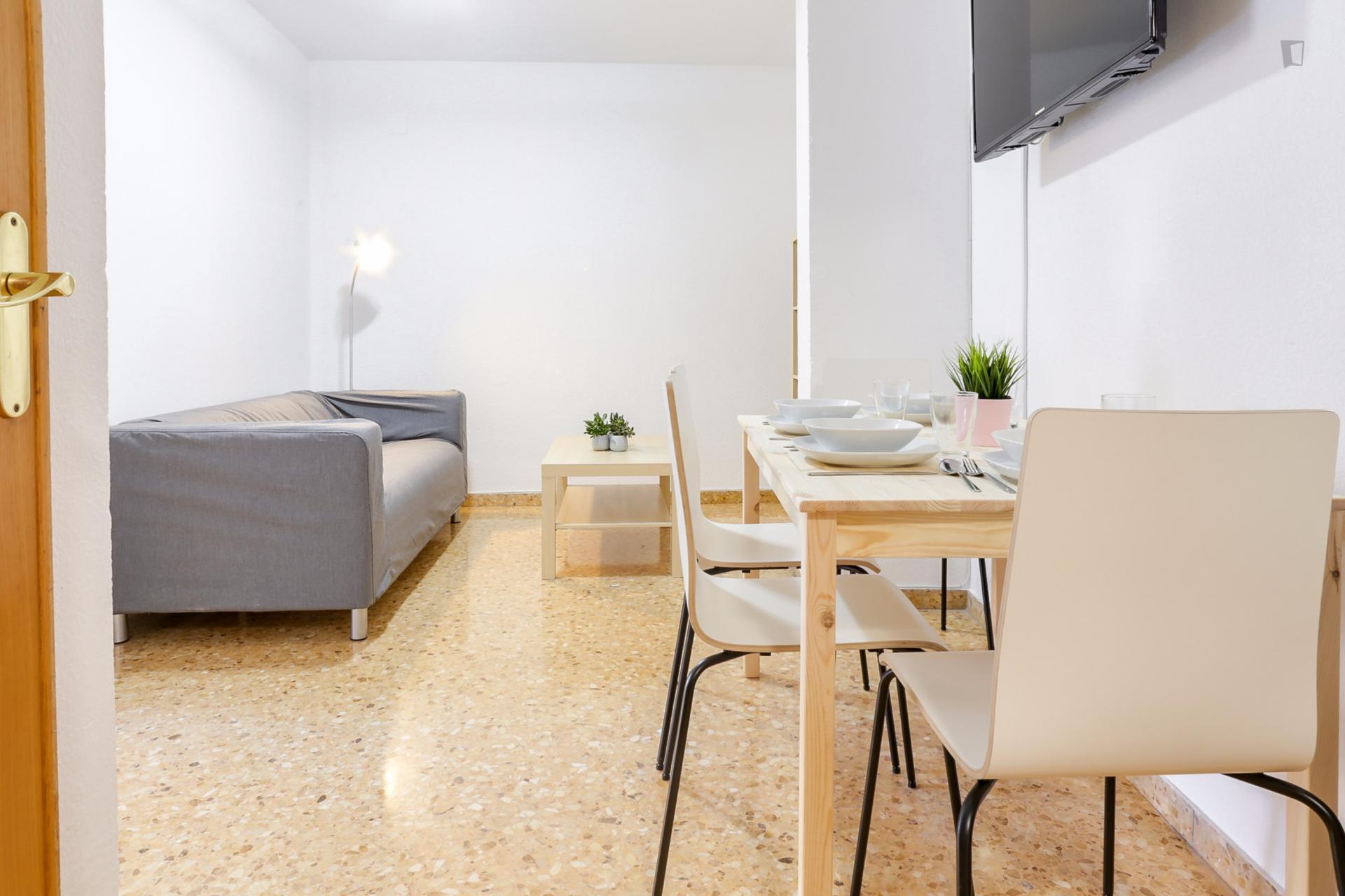 Pleasant double bedroom near Els Orriols