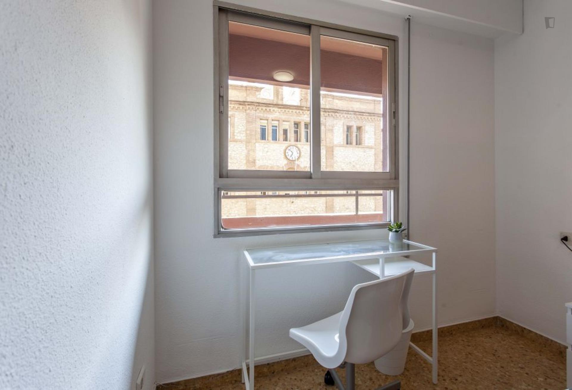 Pleasant double bedroom near Els Orriols