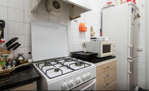 Single bedroom in 3-bedroom apartment - Gallery - 12