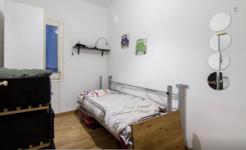 Single bedroom in 3-bedroom apartment - Gallery - 5