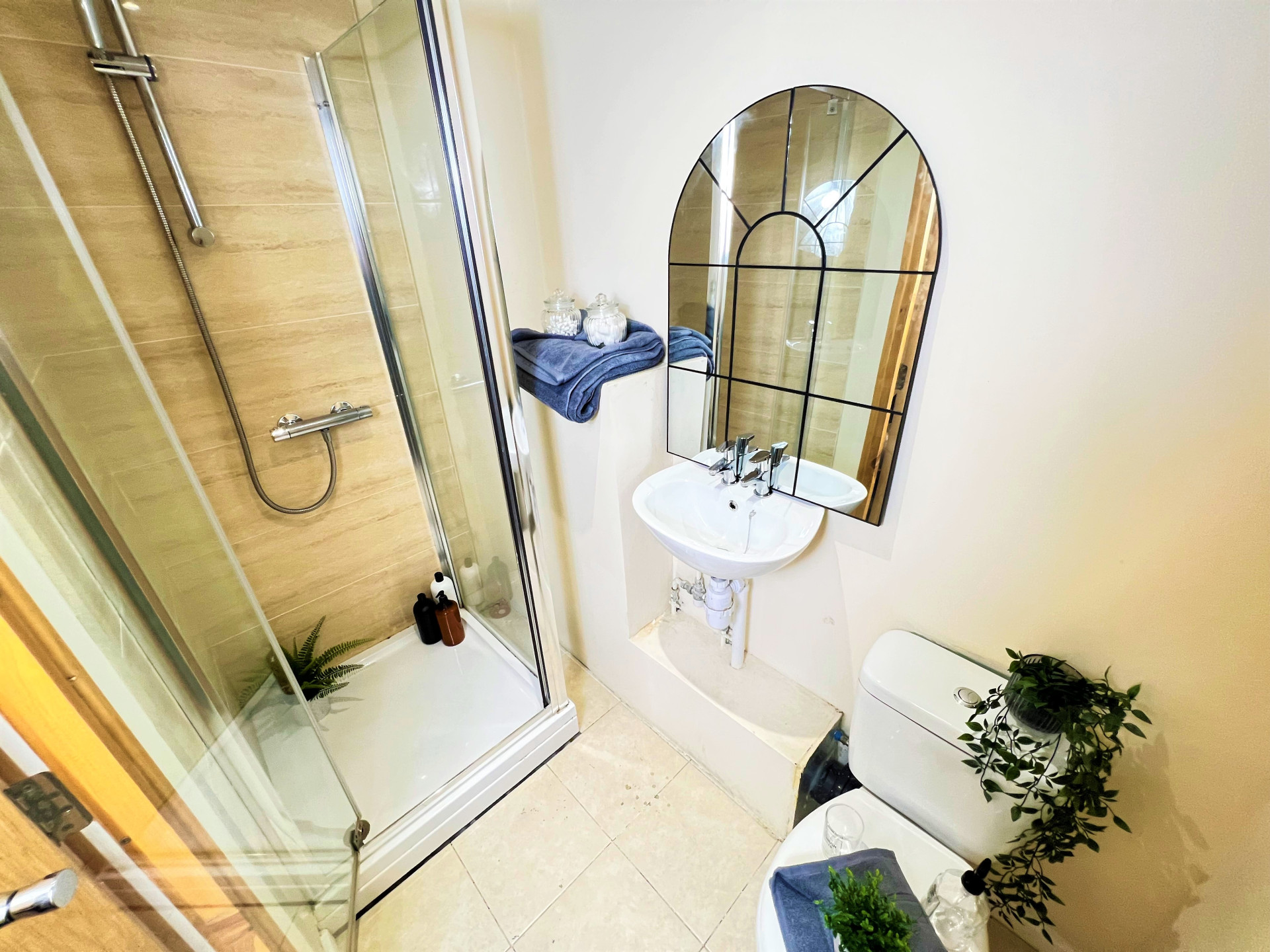 Deluxe En-Suite  -  Stratus  - Gallery -  6