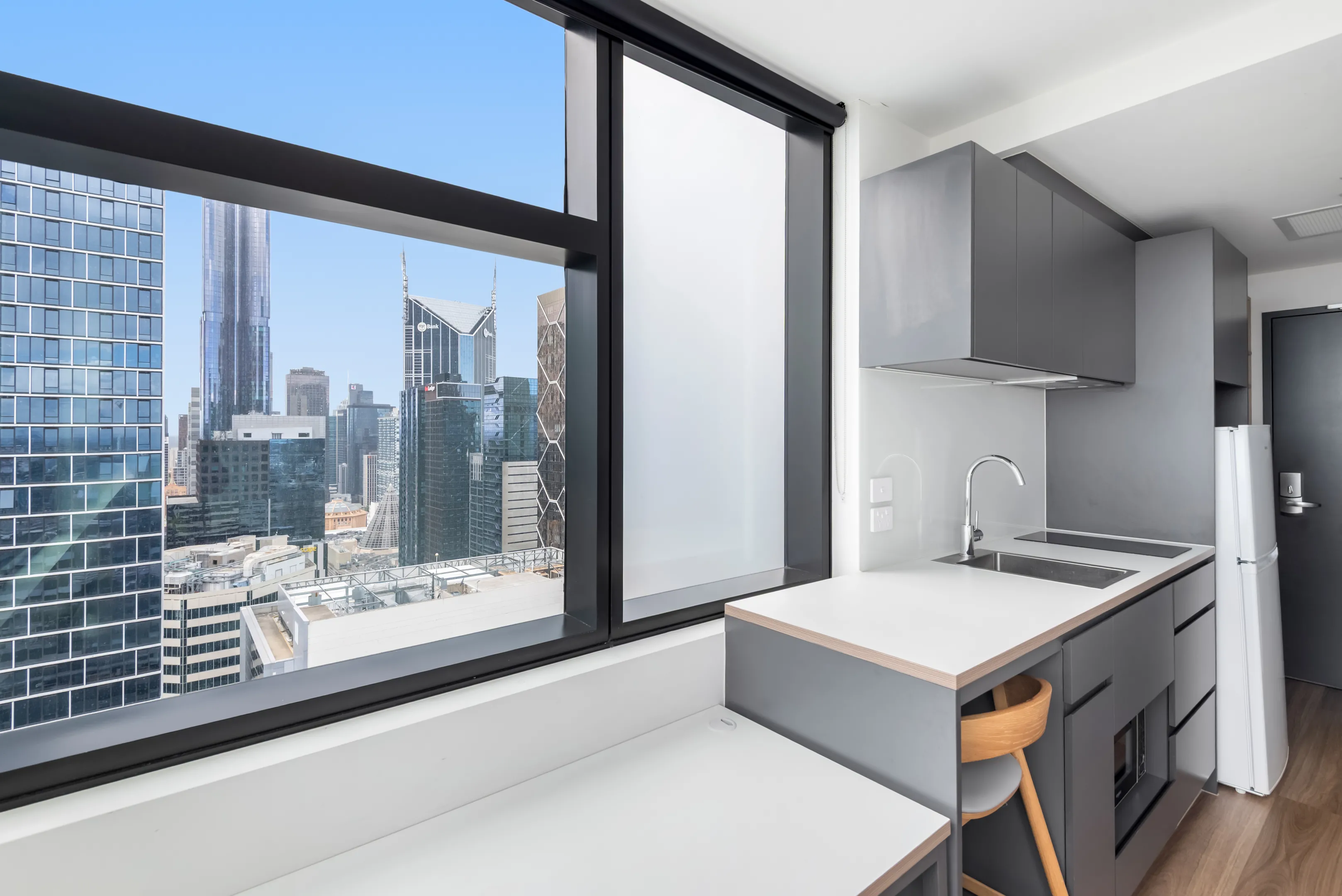 Studio Premium Corner - UniLodge Melbourne Flagstaff - Gallery - 4