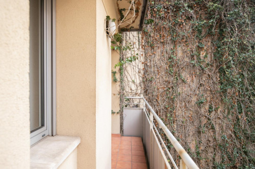 Spacious and comfortable 3-bedroom apartment in the heart of Gracia neighborhood