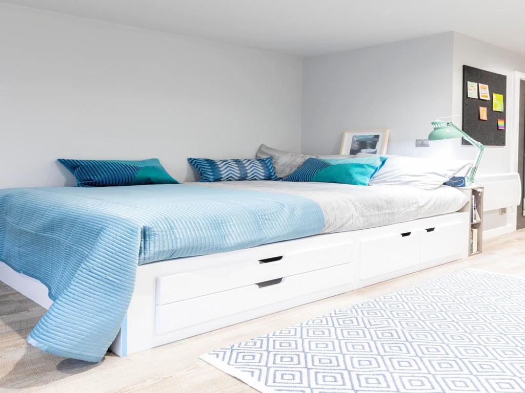  Ground Floor/Lower Ground Floor Premier Studio  -  9 De Montfort Mews  - Gallery -  9