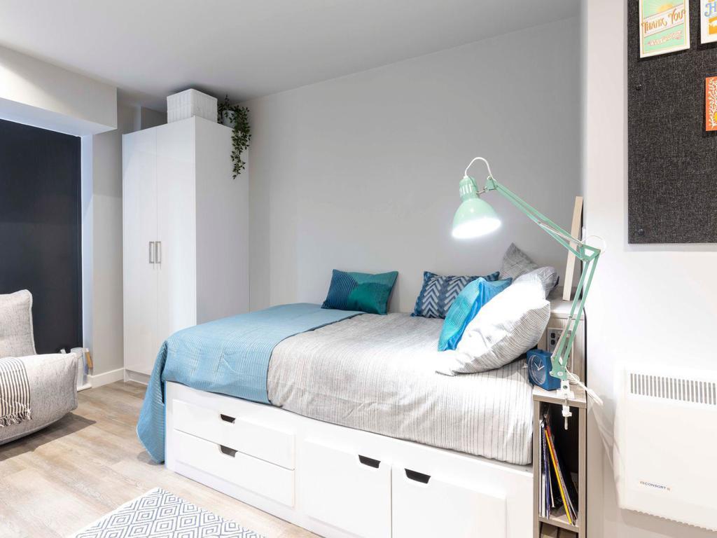 Ground Floor/Lower Ground Floor Premier Studio - 9 De Montfort Mews - Gallery - 10