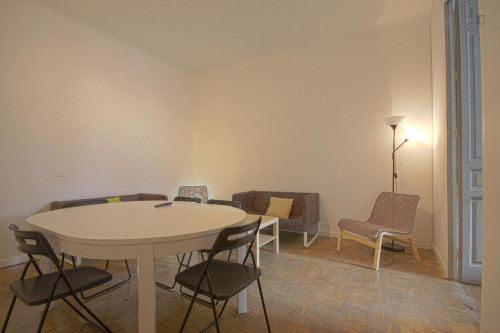 Double bedroom in the nice Opera neighbourhood - Gallery - 4