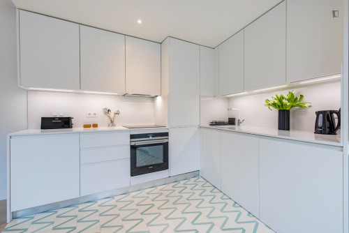 Very stylish 1-Bedroom apartment with patio in Campo de Ourique