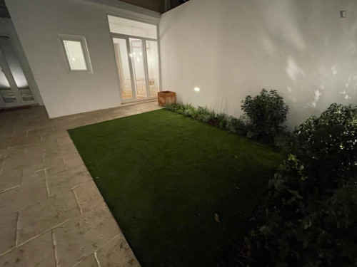 Charming 1-bedroom apartment with outdoor area in Ajuda