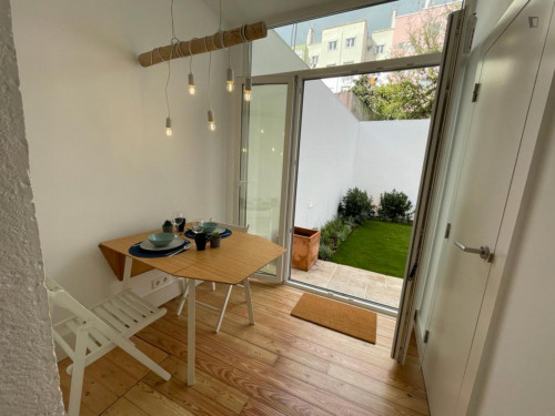 Charming 1-bedroom apartment with outdoor area in Ajuda