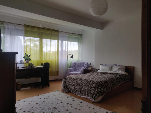 Large double bedroom in Lisbon, Lumiar
