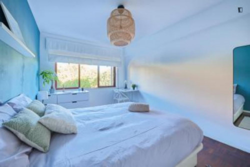Amazing double bedroom in a 2-bedroom flat close to Telheiras metro station