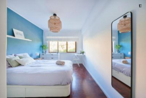 Amazing double bedroom in a 2-bedroom flat close to Telheiras metro station