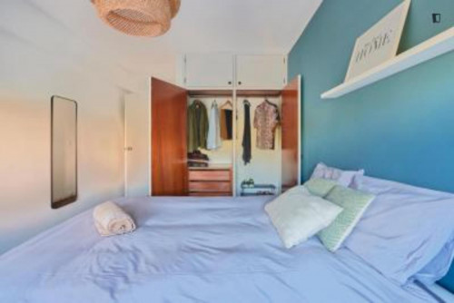 Amazing double bedroom in a 2-bedroom flat close to Telheiras metro station