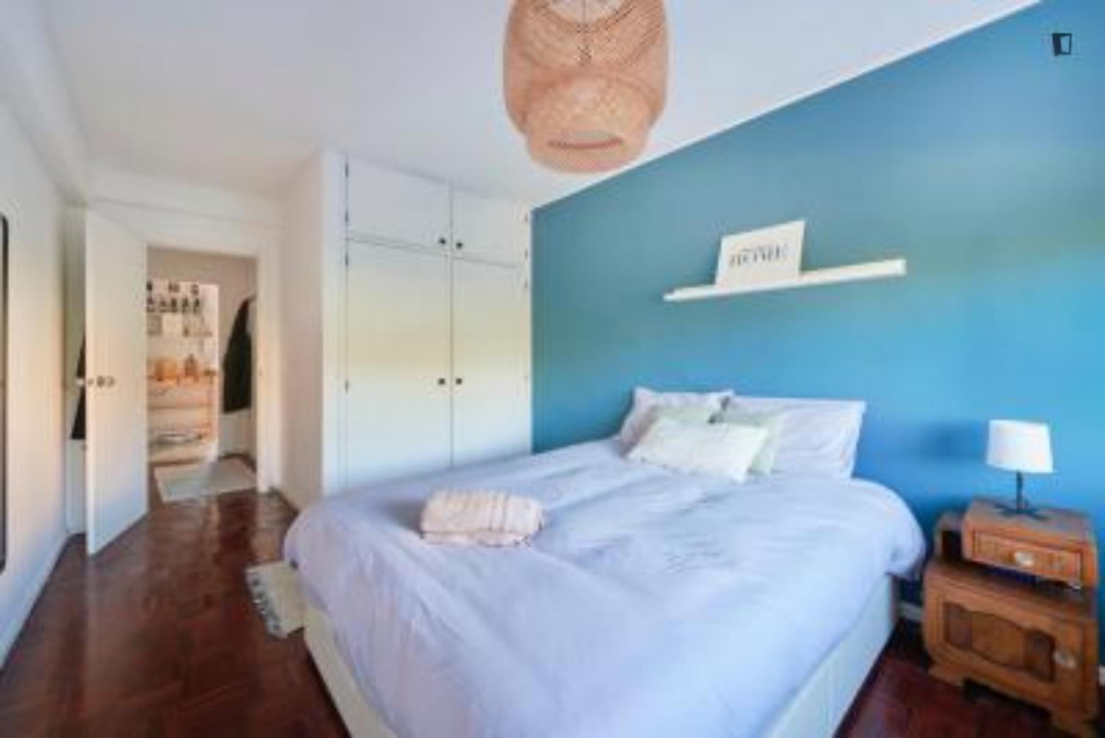 Amazing Double Bedroom In A 2-Bedroom Flat Close To Telheiras Metro Station - 1