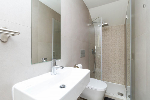 Bright 2-bedroom duplex with a terrace near Miradouro da Senhora do Monte - Gallery - 13