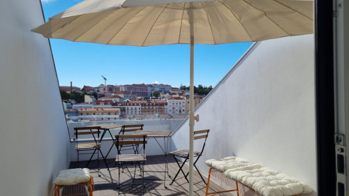 Bright 2-bedroom duplex with a terrace near Miradouro da Senhora do Monte - Gallery - 16