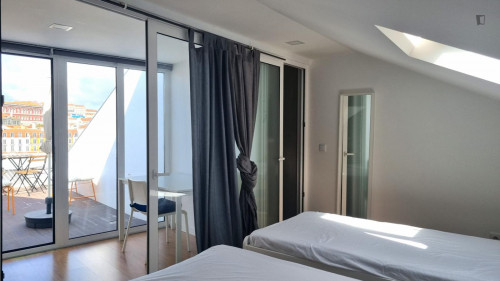 Bright 2-bedroom duplex with a terrace near Miradouro da Senhora do Monte - Gallery - 10