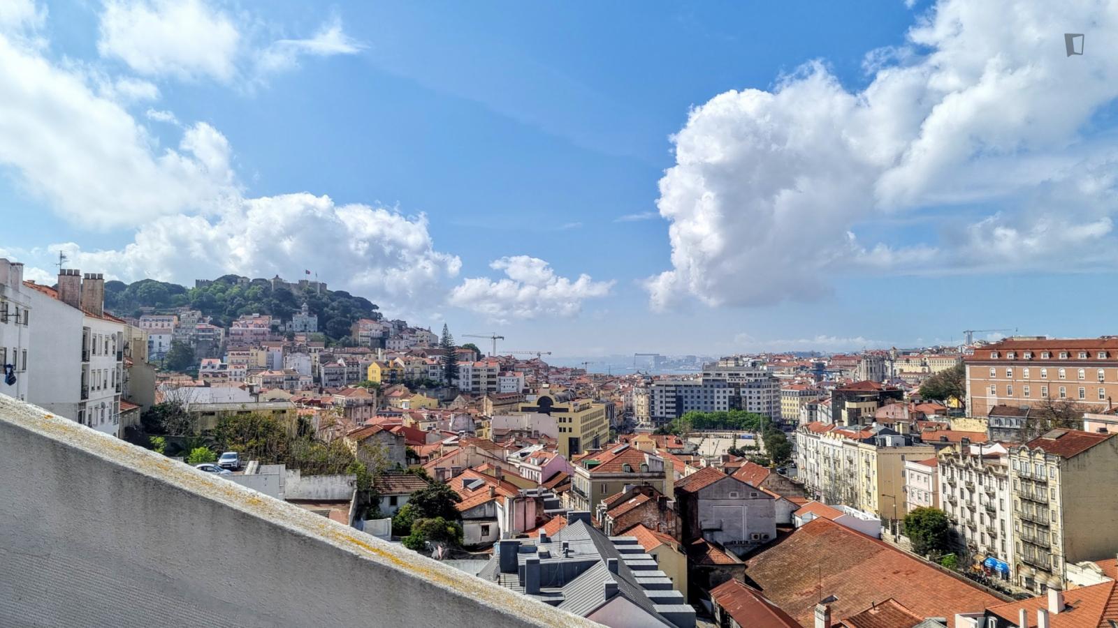 Bright 2-Bedroom Duplex With A Terrace Near Miradouro Da Senhora Do Monte - 1