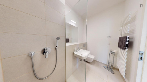 Luminous 2-Bedroom apartment with balcony near U Mendelssohn-Bartholdy-Park metro station