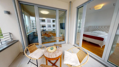Luminous 2-Bedroom apartment with balcony near U Mendelssohn-Bartholdy-Park metro station