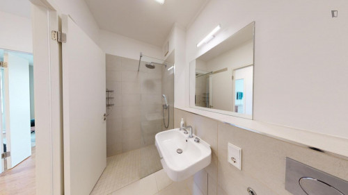 Luminous 2-Bedroom apartment with balcony near U Mendelssohn-Bartholdy-Park metro station  - Gallery -  5