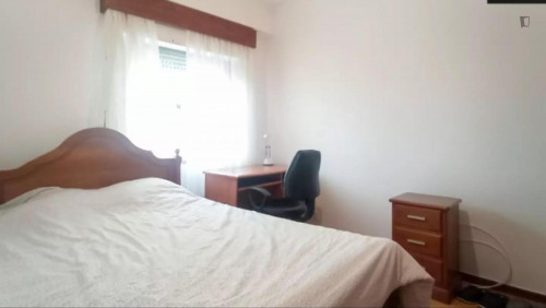 Cosy double bedroom in a 4-bedroom apartment
