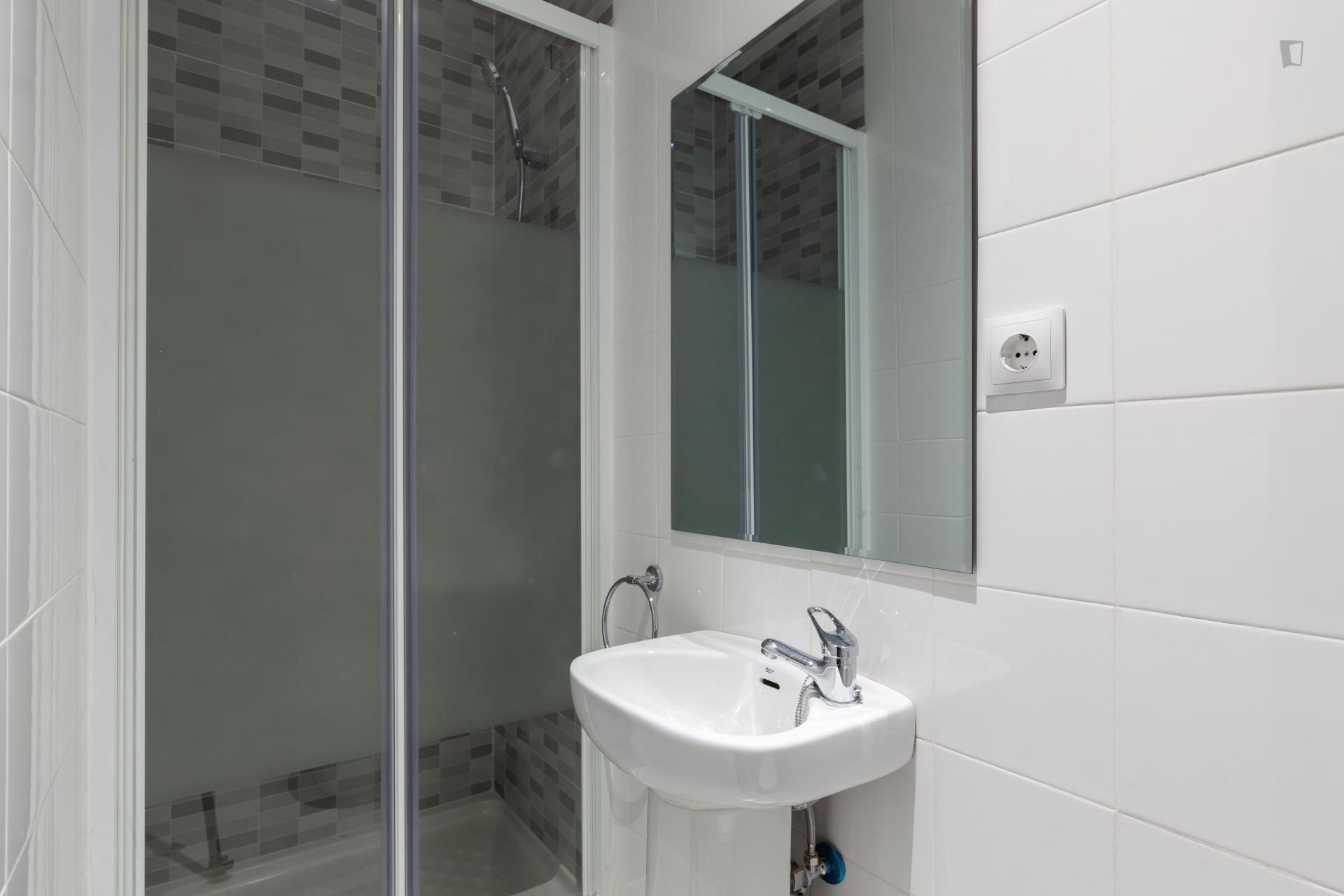 Lovely double bedroom close to Facultat de Filosofia - Universitat de Barcelona