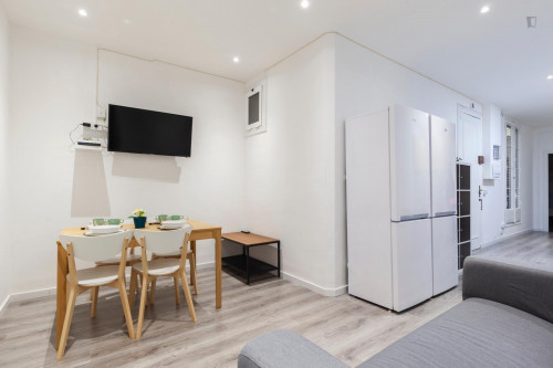 Lovely double bedroom close to Facultat de Filosofia - Universitat de Barcelona  - Gallery -  5