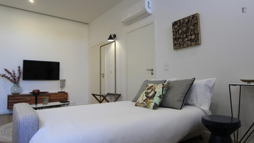 Spacious 1-Bedroom apartment near GuimarãeShopping Centre - Gallery - 9