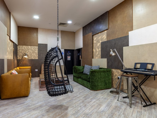 Redvers Tower - Gallery - 11