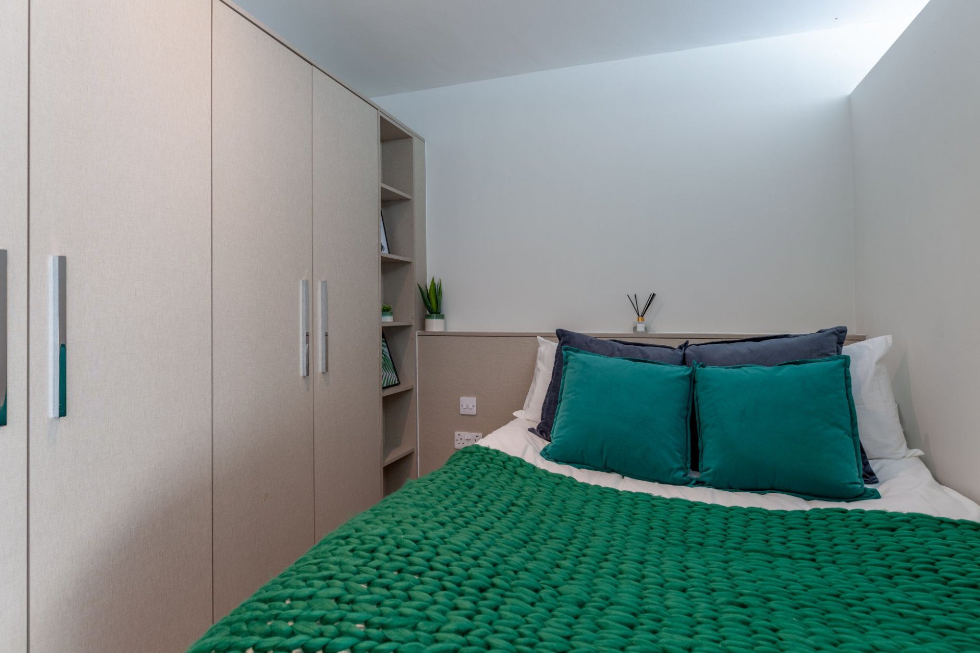  Silver Studio  -  Redvers Tower  - Gallery -  1