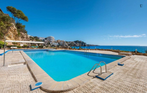 First line apartment with beach and community restaurant in palma