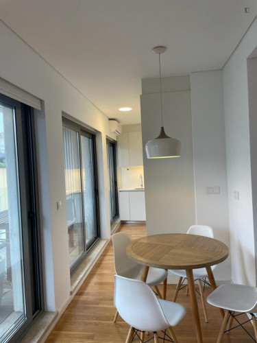 Bright 2-bedroom apartment with a terrace near Avenida metro station - Gallery - 20
