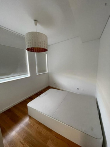 Bright 2-bedroom apartment with a terrace near Avenida metro station - Gallery - 24
