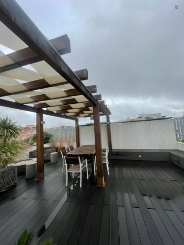 Bright 2-bedroom apartment with a terrace near Avenida metro station