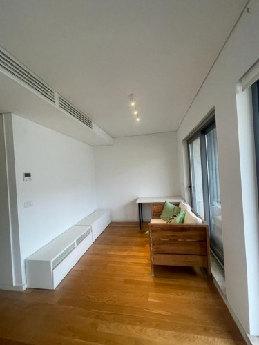 Bright 2-bedroom apartment with a terrace near Avenida metro station - Gallery - 22