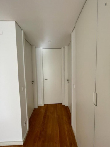 Bright 2-bedroom apartment with a terrace near Avenida metro station - Gallery - 8