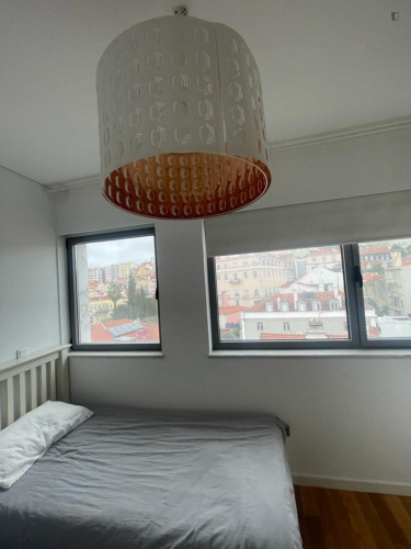 Bright 2-bedroom apartment with a terrace near Avenida metro station - Gallery - 10