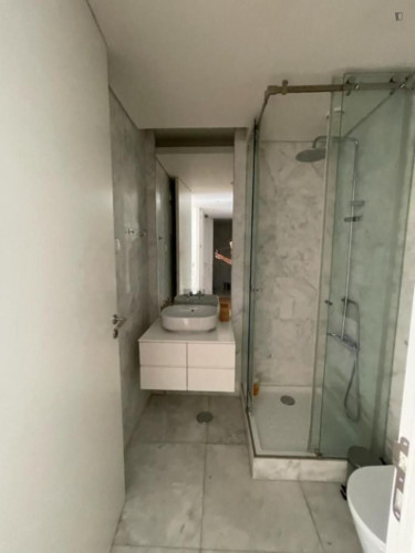 Bright 2-bedroom apartment with a terrace near Avenida metro station - Gallery - 12